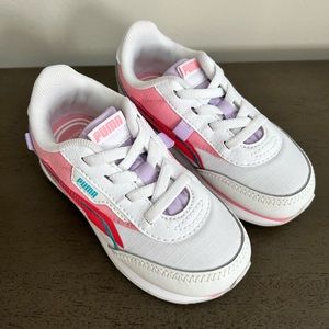Toddler Girls Puma Sneakers Size 9